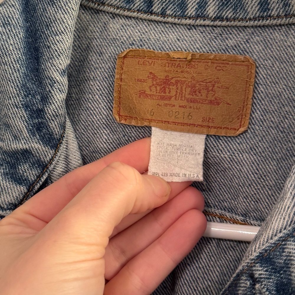Vintage Levi’s Denim Vest Medium Light Wash Youth 20 Made in USA - Picture 3 of 7